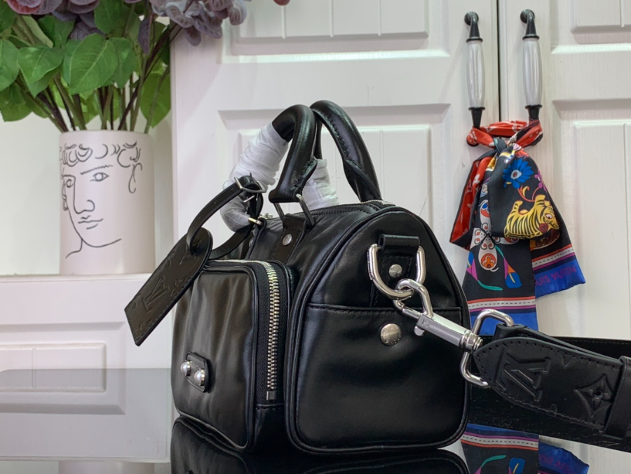 루이비통 키폴 카고 반둘리에 25 151125cm M13988 블랙3.jpg