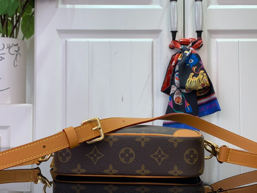 루이비통 트로카데로 웨어러블 월릿 M14058 206.513cm 브라운4.jpg