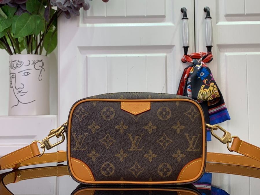 루이비통 트로카데로 웨어러블 월릿 M14058 206.513cm 브라운1.jpg