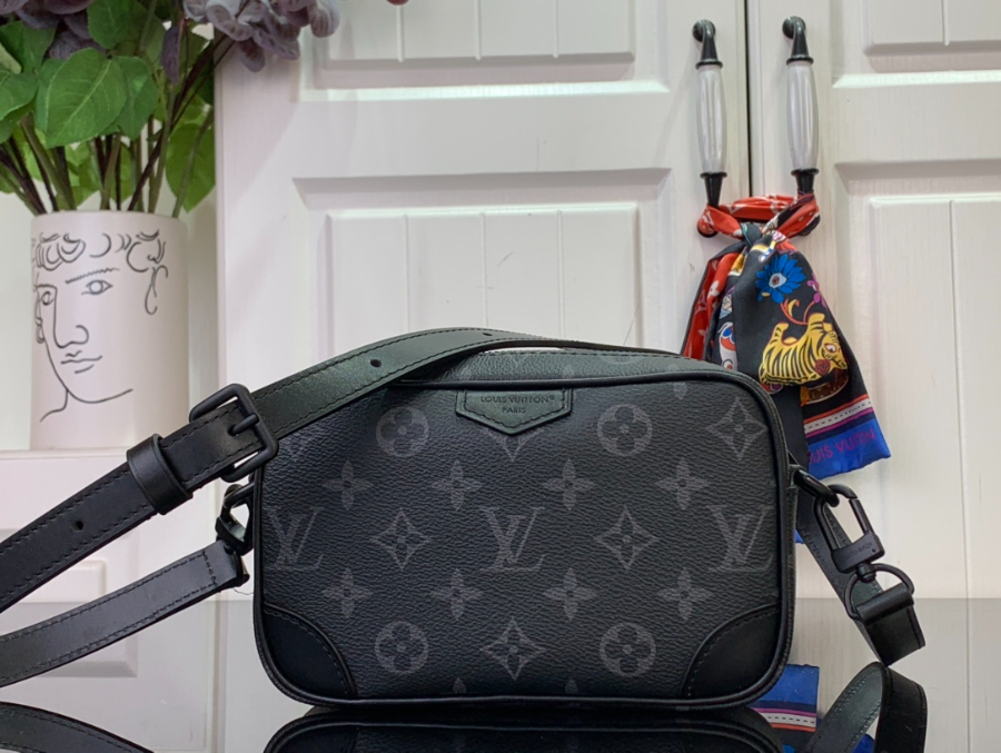 루이비통 트로카데로 웨어러블 월릿 M14058 206.513cm 블랙2.jpg