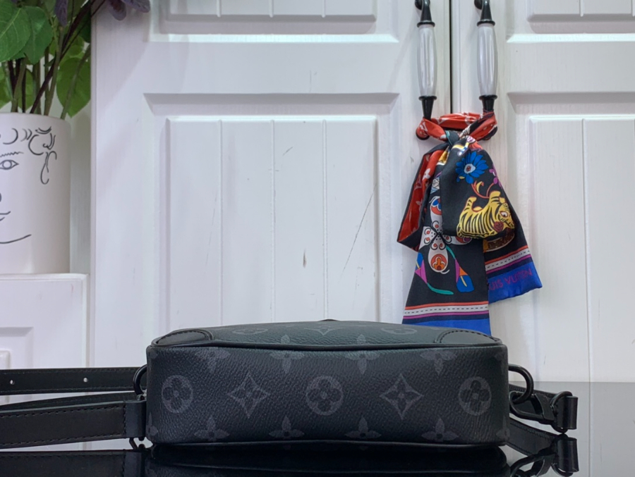 루이비통 트로카데로 웨어러블 월릿 M14058 206.513cm 블랙4.jpg