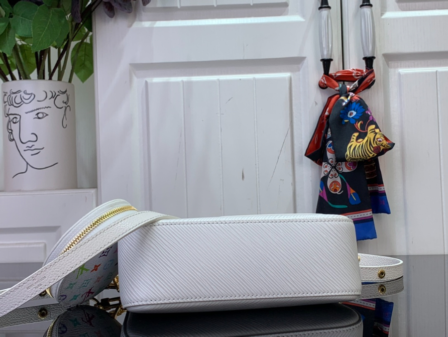 루이비통 LV X TM 마렐리니 13.56.519cm M13100 화이트4.jpg