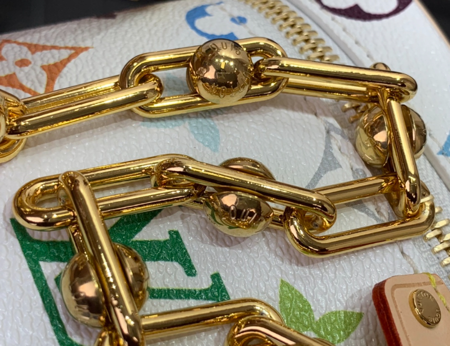 루이비통 LV X TM 베니티 체인 파우치 11.56.519cm 화이트 M136626.jpg