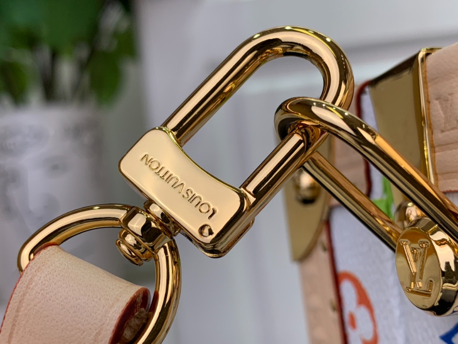 루이비통 LV X TM 쁘띠뜨 발리즈 숄더백 22.517.511cm M13125 화이트7.jpg