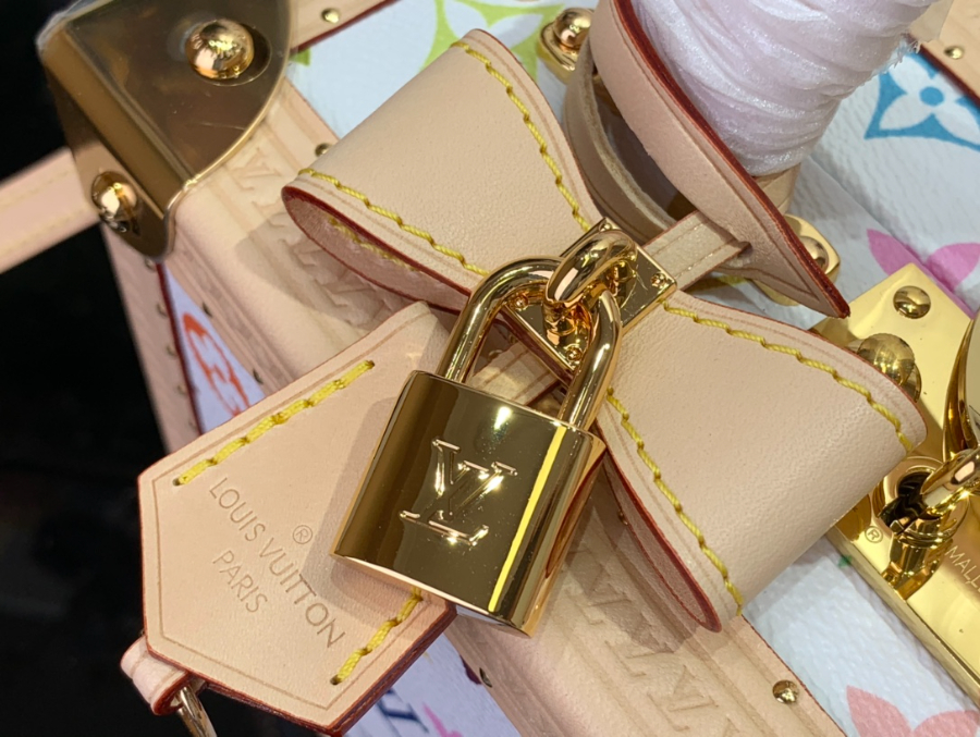 루이비통 LV X TM 쁘띠뜨 발리즈 숄더백 22.517.511cm M13125 화이트6.jpg