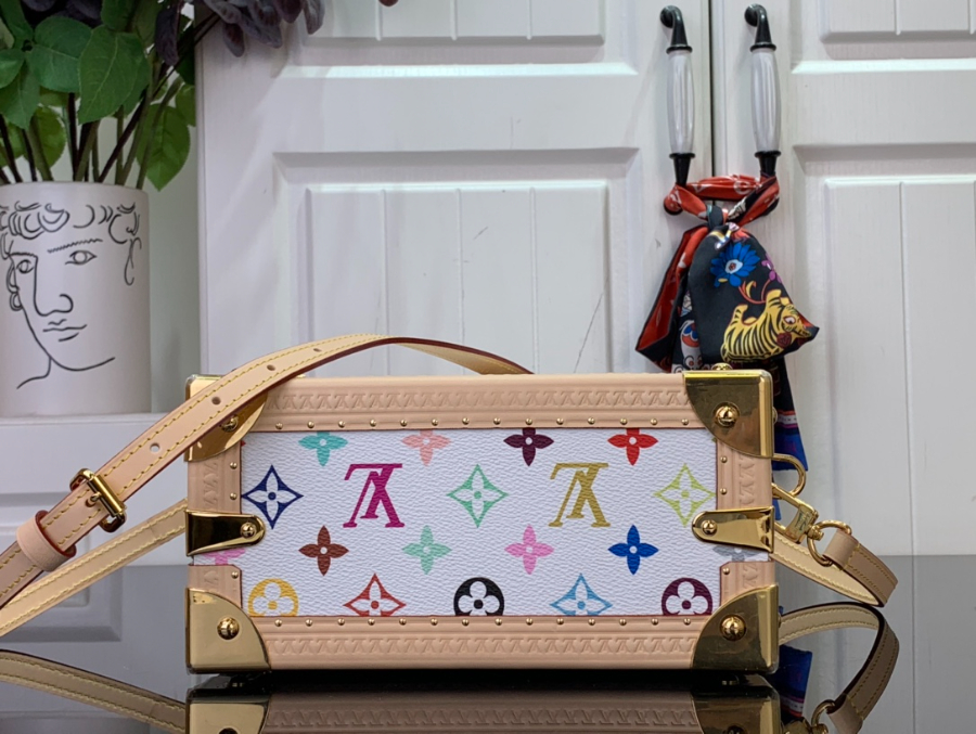 루이비통 LV X TM 쁘띠뜨 발리즈 숄더백 22.517.511cm M13125 화이트3.jpg