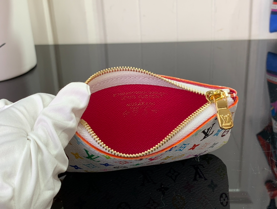 루이비통 LV X TM 스트탭 폰 홀더 미니 파우치 M14099 6.5112cm 화이트5.jpg