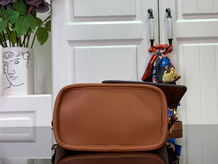 루이비통 네버풀 반둘리에 인사이드 아웃 24149cm 다크 브라운4.jpg