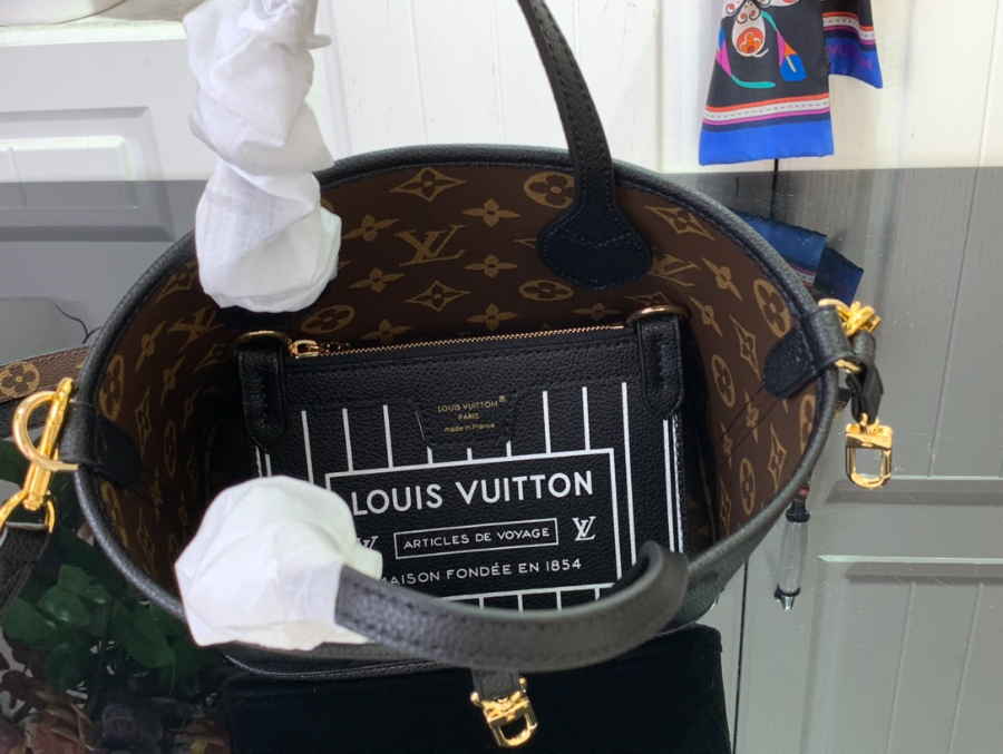 루이비통 네버풀 반둘리에 인사이드 아웃 M12099 24149cm 블랙4.jpg