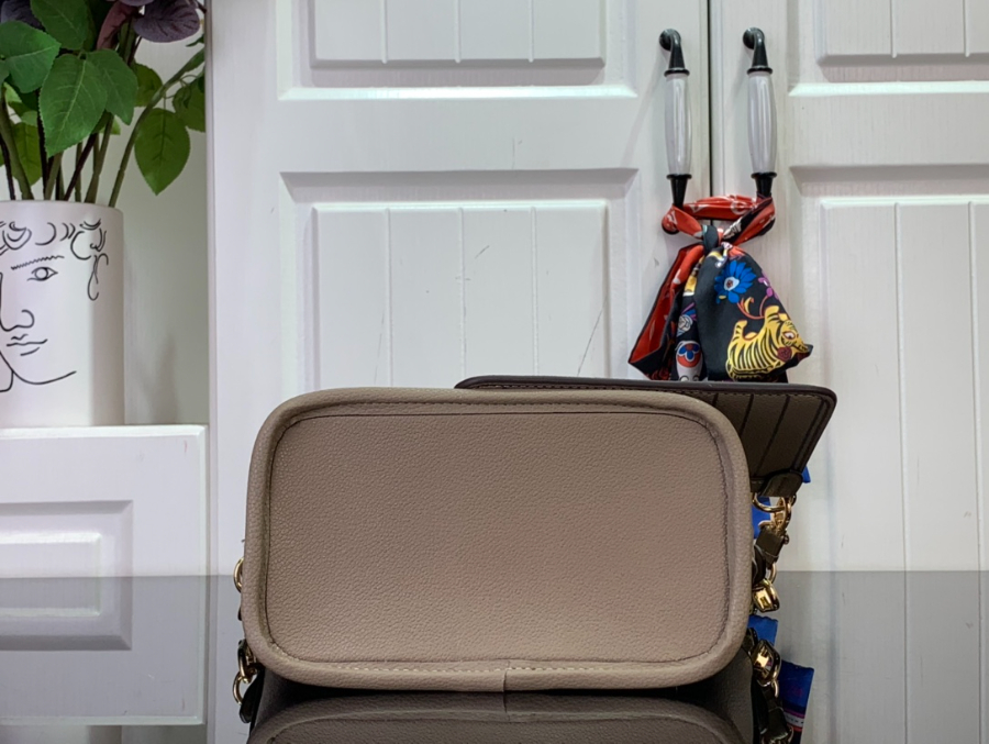 루이비통 네버풀 반둘리에 인사이드 아웃 M12109 24149cm 라이트 브라운4.jpg