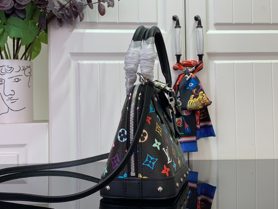 루이비통 LV x TM 알마 BB M13078 23.517.511.5cm 블랙3.jpg