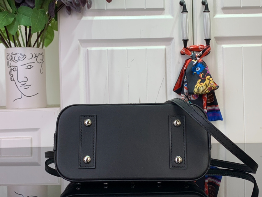 루이비통 LV x TM 알마 BB M13078 23.517.511.5cm 블랙4.jpg