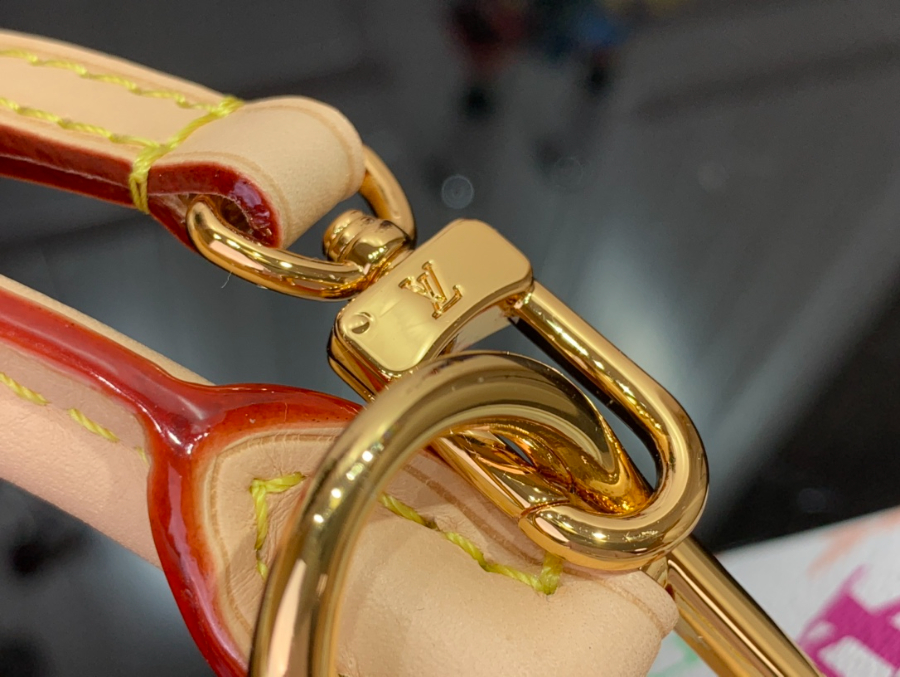 루이비통 LV x TM 알마 BB M13078 23.517.511.5cm 화이트6.jpg