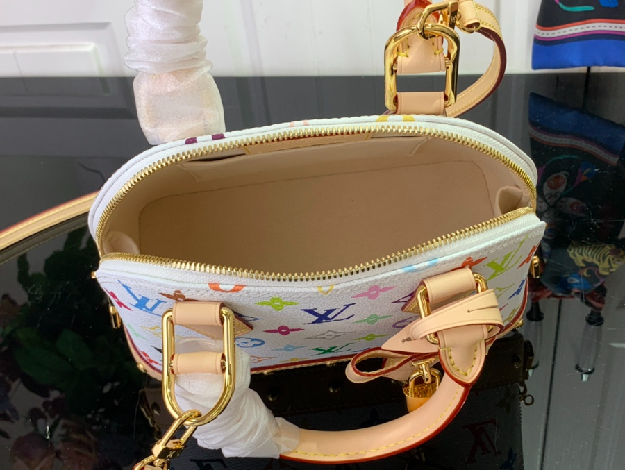 루이비통 LV x TM 알마 BB M13078 23.517.511.5cm 화이트4.jpg