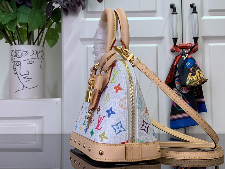 루이비통 LV x TM 알마 BB M13078 23.517.511.5cm 화이트3.jpg