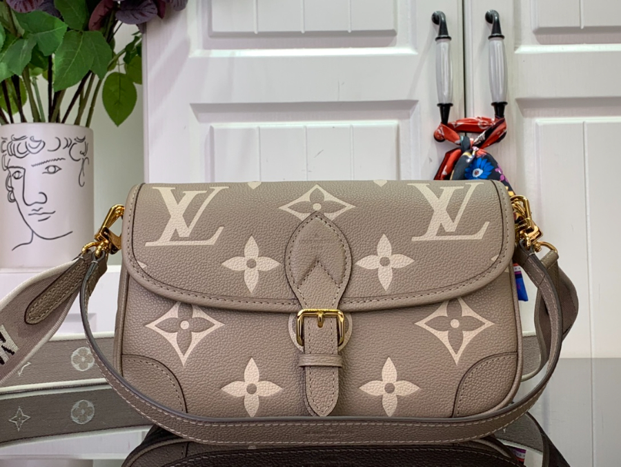 루이비통 다이앤 바이컬러 모노그램 앙프렝뜨 레더 투르텔 베이지 M46386 23168.5cm1.jpg