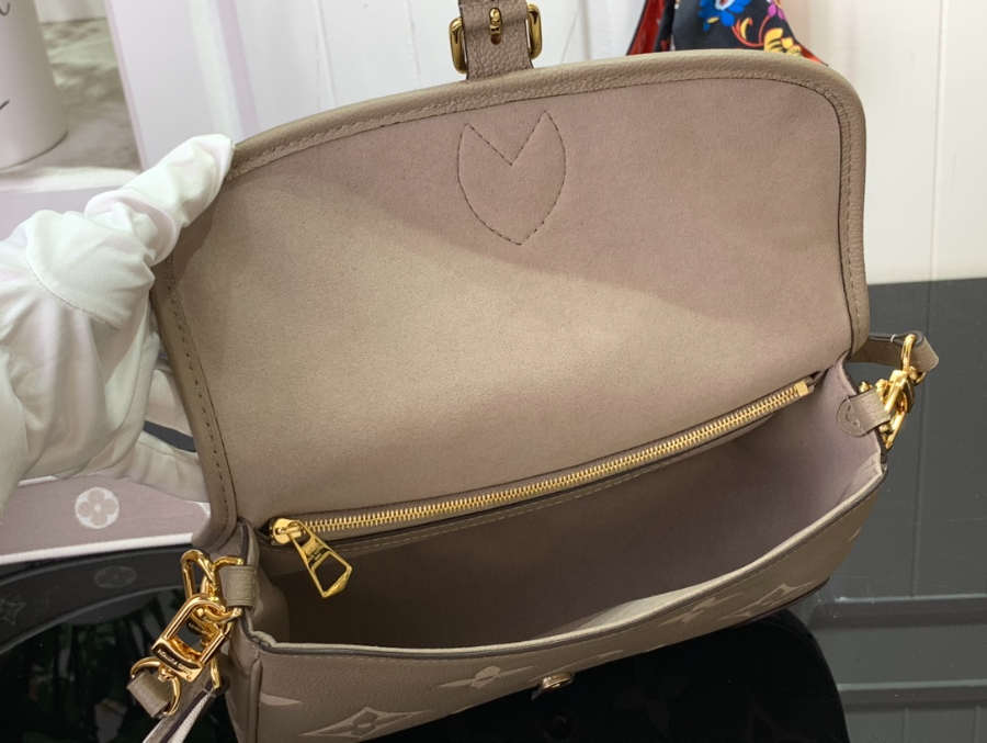 루이비통 다이앤 바이컬러 모노그램 앙프렝뜨 레더 투르텔 베이지 M46386 23168.5cm5.jpg