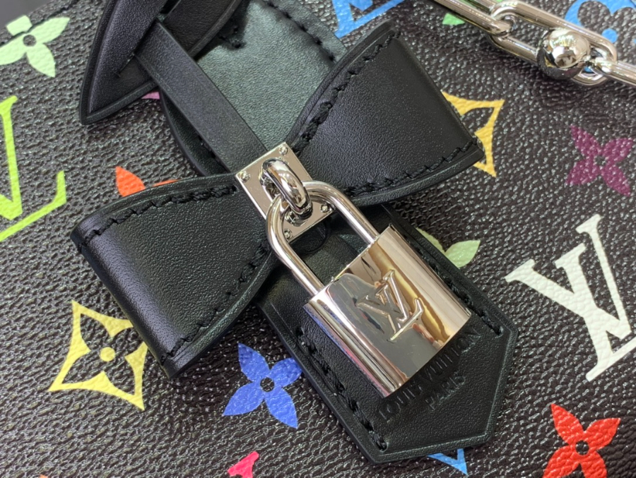 루이비통 LV X TM 온더고 이스트 웨스트 체인 M13260 251310cm 블랙6.jpg