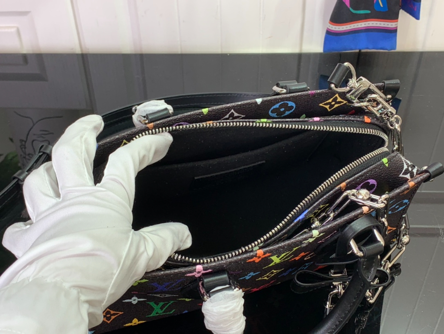 루이비통 LV X TM 온더고 이스트 웨스트 체인 M13260 251310cm 블랙5.jpg