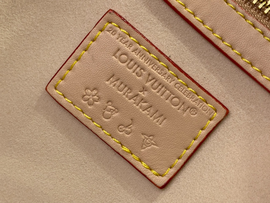 루이비통 LV X TM 키폴 반둘리에 M13742 272045cm 화이트9.jpg