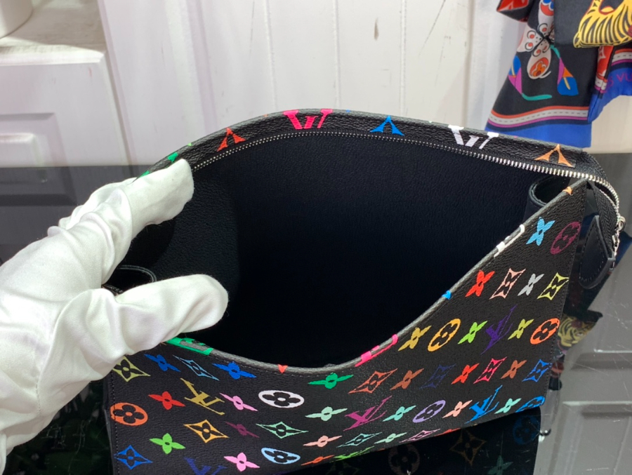 루이비통 LV X TM 토일레트리 파우치 라지 M13746 25205.5cm 블랙4.jpg