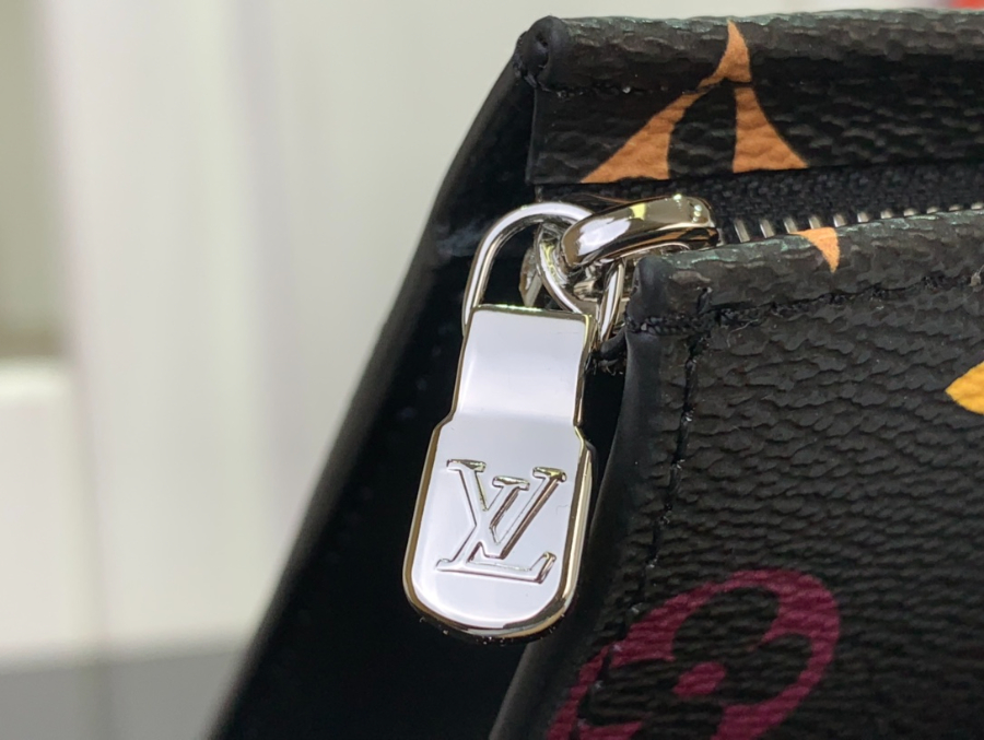 루이비통 LV X TM 토일레트리 파우치 라지 M13746 25205.5cm 블랙8.jpg