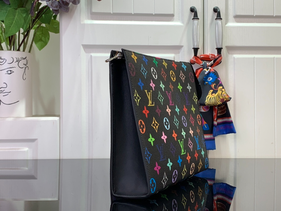 루이비통 LV X TM 토일레트리 파우치 라지 M13746 25205.5cm 블랙3.jpg