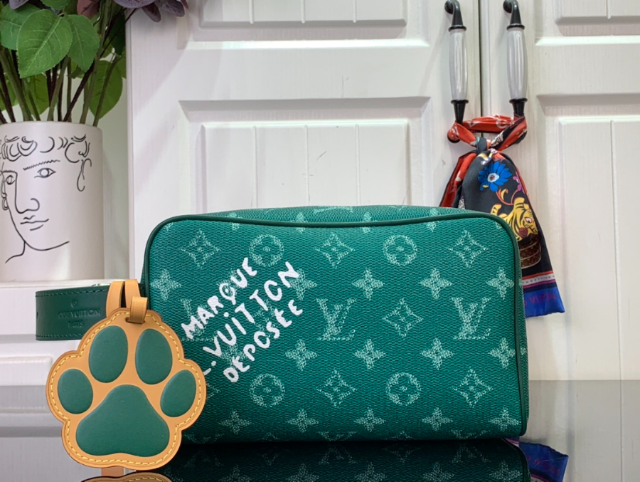 루이비통 락커 돕 키트 그린 M126881.jpg