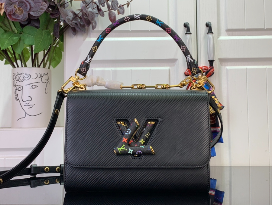 루이비통 LV X TM 트위스트 슬림 백 미디엄 M13243 16823cm 블랙1.jpg