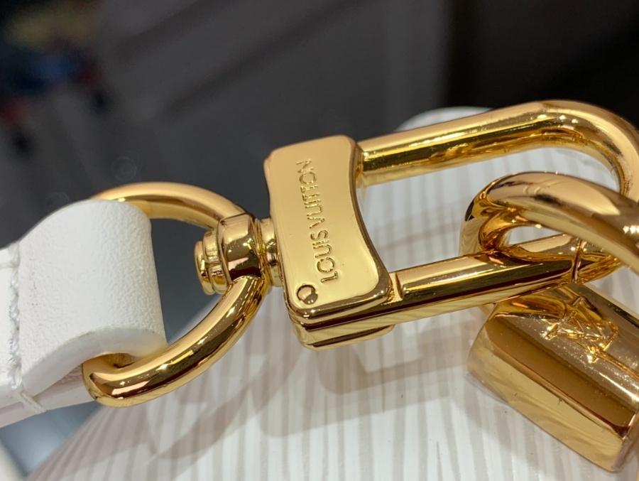 루이비통 LV X TM 트위스트 슬림 백 미디엄 M13243 16823cm 화이트7.jpg