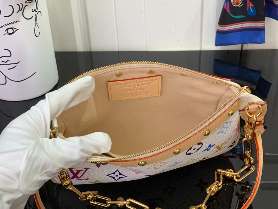 루이비통 LV X TM 포쉐트 악세수 M13404 화이트13422cm5.jpg