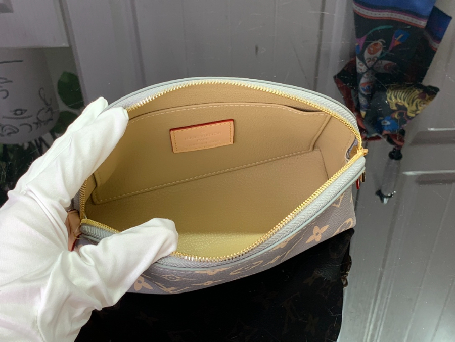 루이비통 모노그램 포쉐트 코스메티크 PM 트라이아논 그레이 M12440 19126cm5.jpg