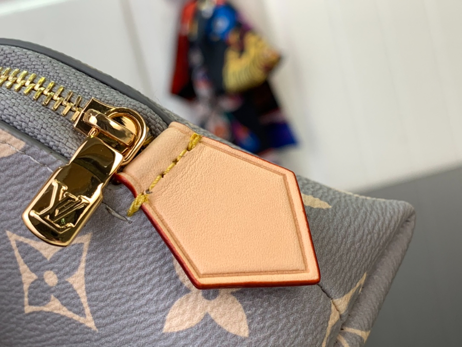 루이비통 모노그램 포쉐트 코스메티크 PM 트라이아논 그레이 M12440 19126cm7.jpg