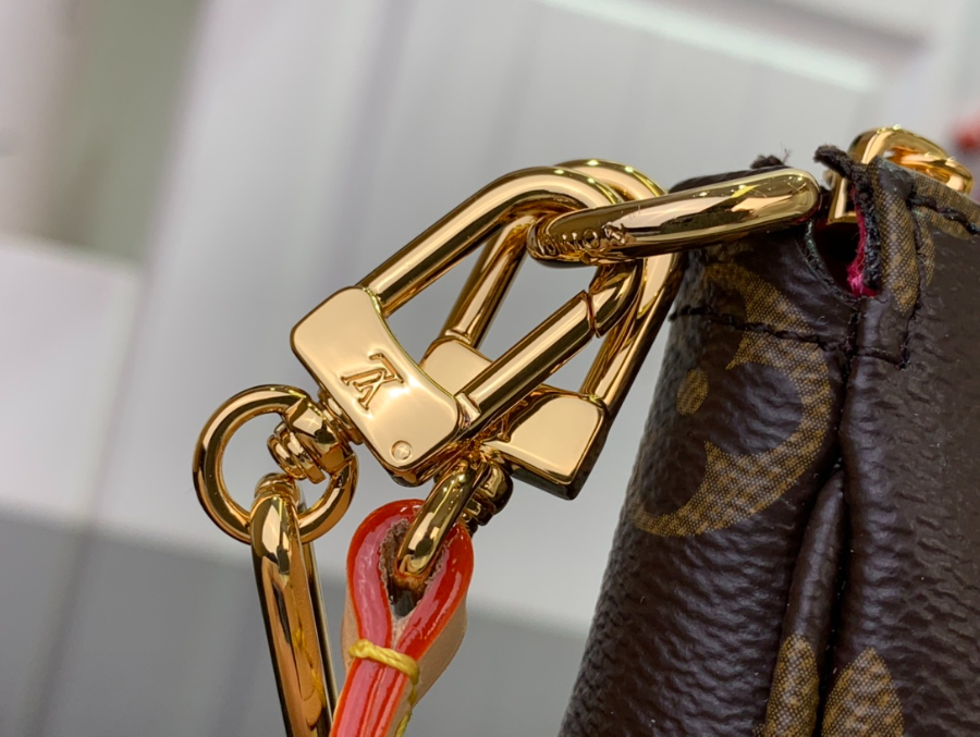 루이비통 LV X TM 포쉐트 악세수아 숄더백 13422cm M13440 브라운8.jpg