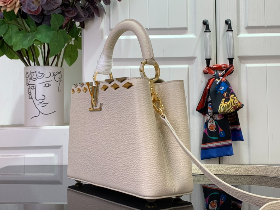 루이비통 LV 카퓌신 BB M11964 2717.39cm 화이트3.jpg