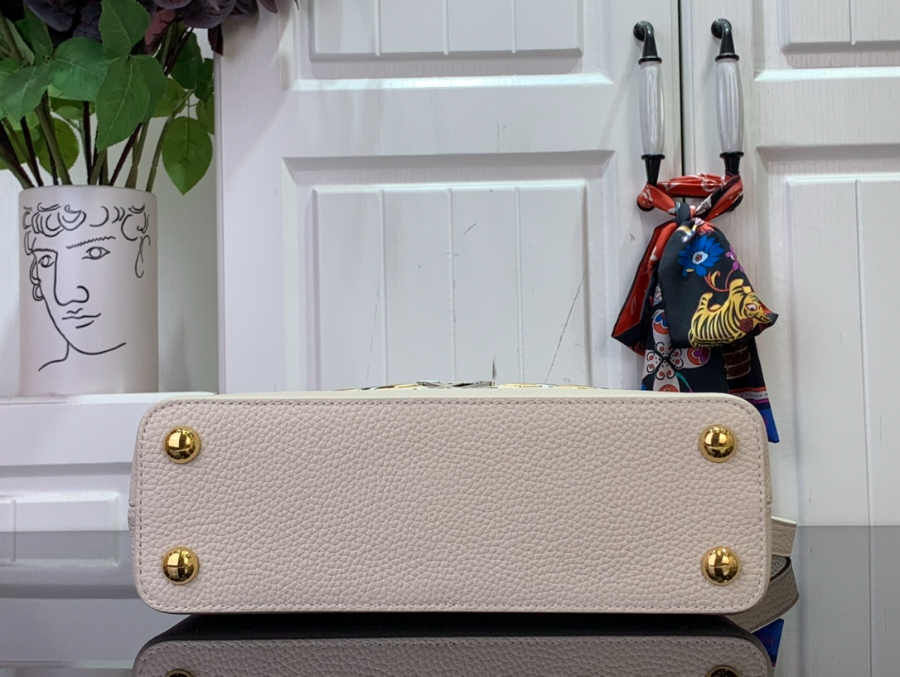 루이비통 LV 카퓌신 BB M11964 2717.39cm 화이트4.jpg