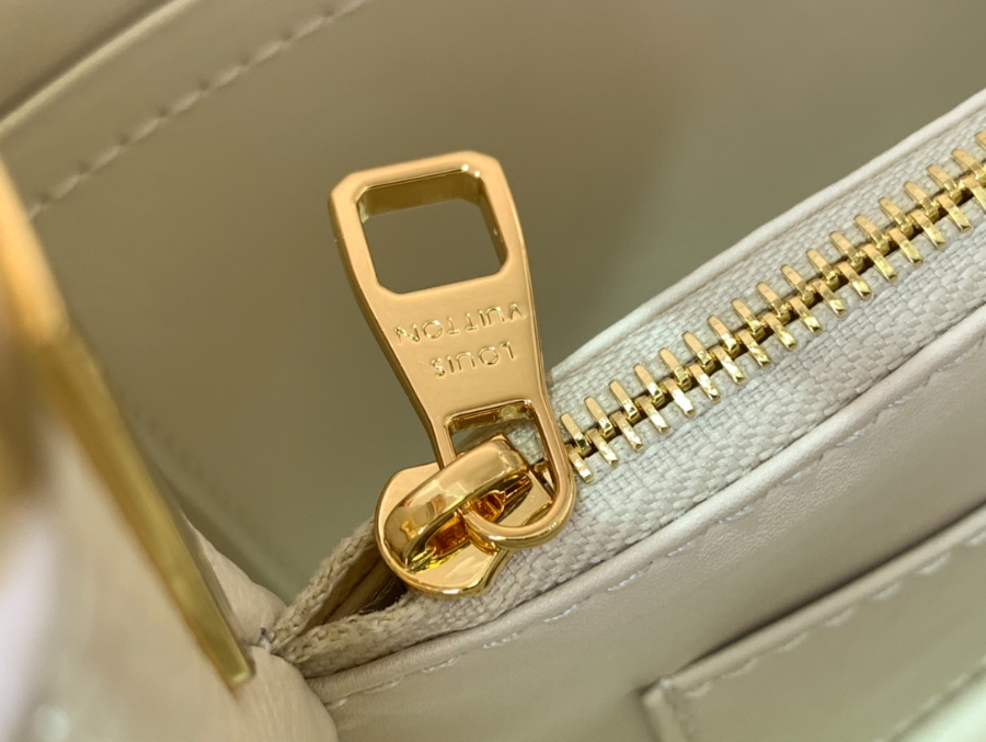 루이비통 LV 카퓌신 BB M11964 2717.39cm 화이트8.jpg