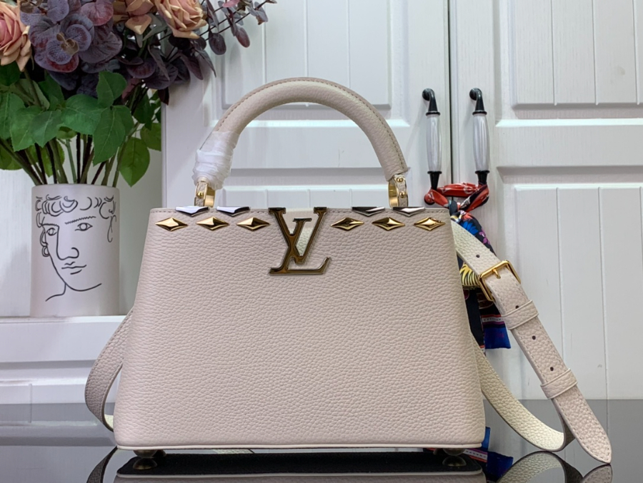 루이비통 LV 카퓌신 BB M11964 2717.39cm 화이트1.jpg