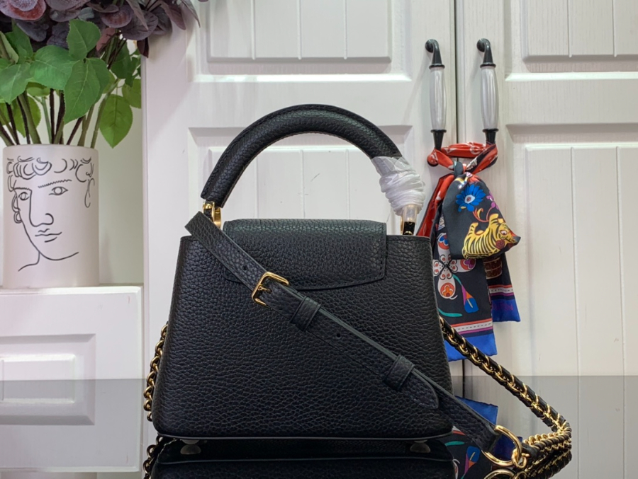 루이비통 LV 카퓌신 미니 M12751 13.6821cm 블랙2.jpg