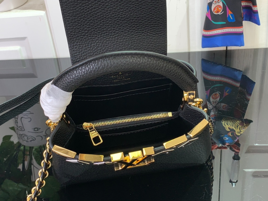 루이비통 LV 카퓌신 미니 M12751 13.6821cm 블랙5.jpg