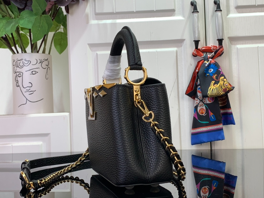 루이비통 LV 카퓌신 미니 M12751 13.6821cm 블랙3.jpg