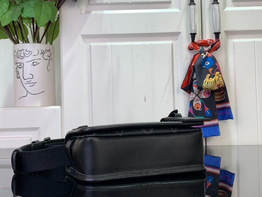 루이비통 보스포어 웨어러블 M12599 12719cm4.jpg