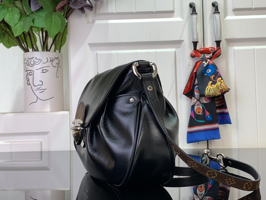 루이비통 선셋 바이브 H34 블랙 M12192 27183cm3.jpg