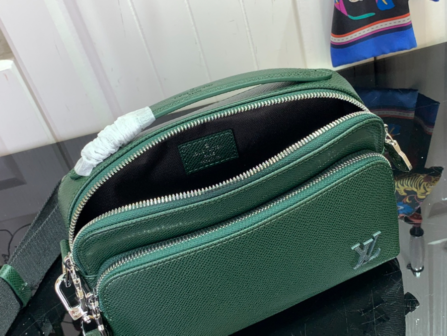 루이비통 에비뉴 메신저 M11657 22.515.57.5cm 그린5.jpg