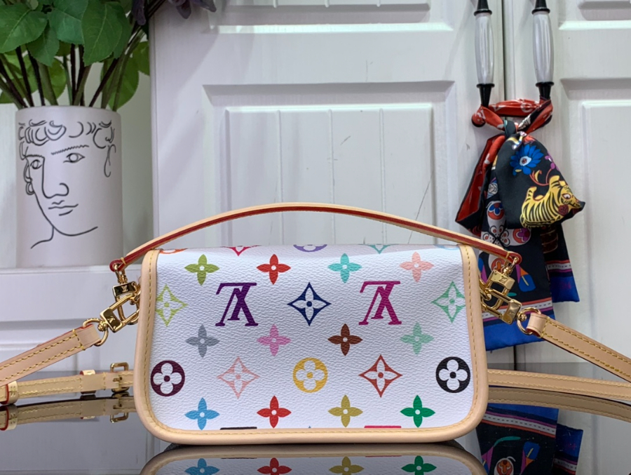 루이비통 나노 다이앤 화이트 M14194 1910.56cm2.jpg