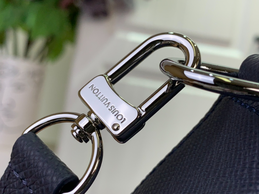 루이비통 에비뉴 메신저 M11657 22.515.57.5cm 네이비7.jpg