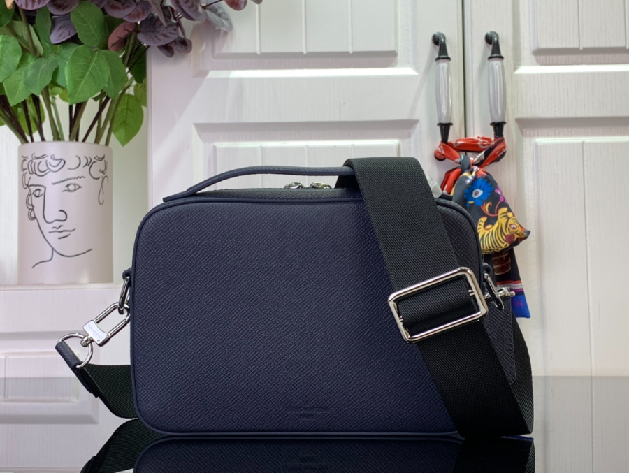 루이비통 에비뉴 메신저 M11657 22.515.57.5cm 네이비2.jpg