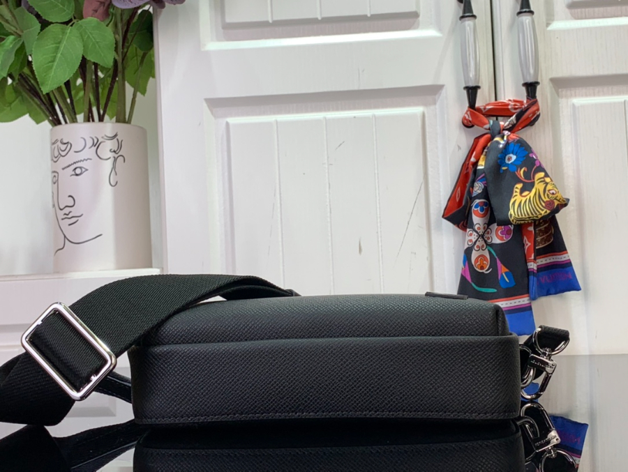 루이비통 에비뉴 메신저 M11657 22.515.57.5cm 블랙4.jpg