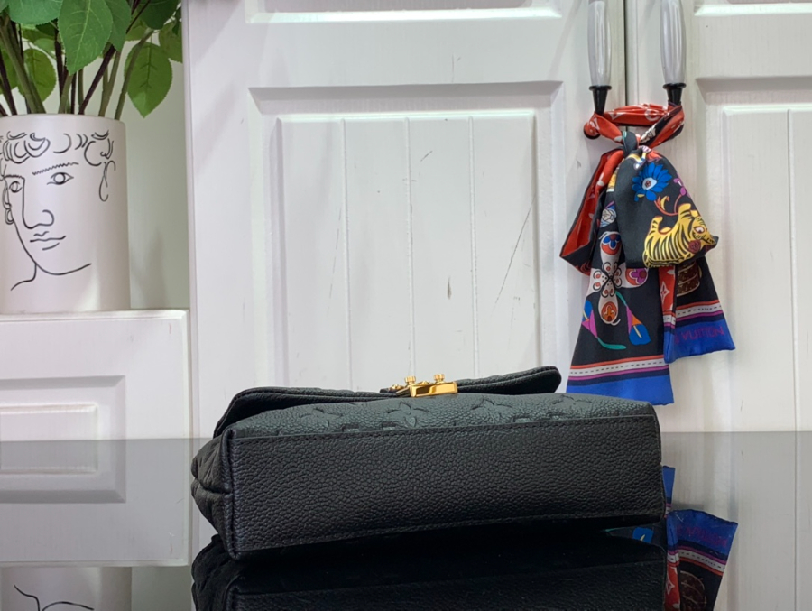 루이비통 나노 마들렌 M12144 12.5621cm 블랙4.jpg