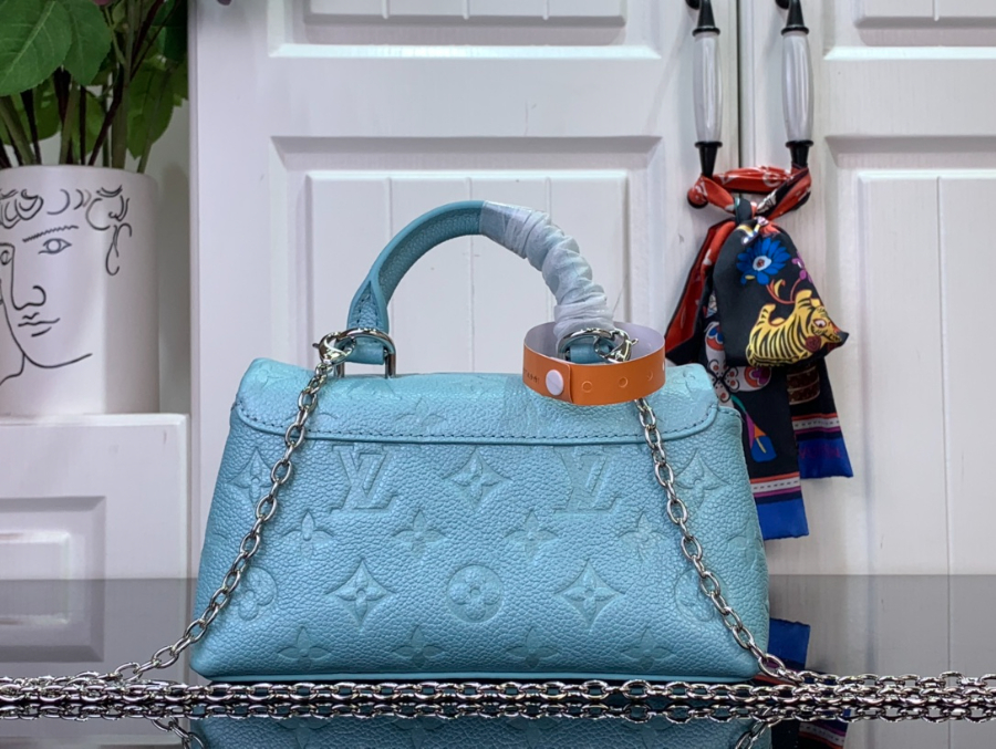 루이비통 나노 마들렌 아주르 프로스트 12.5621cm M12211 블루2.jpg